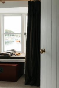 Roundstone Quay House