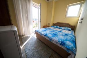 Double Room with Shared Bathroom room in Apartments Pavićević