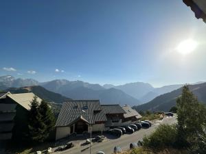 Sunny studio Mountain View balcony Alpe d Huez Studio ensoleillé balcon vue montagne