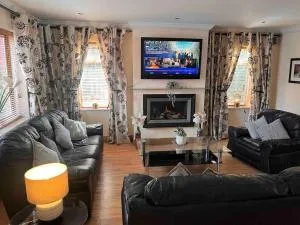 Luxury Home in Dublin WiFi TV B&B Close to City Centre - Lucan