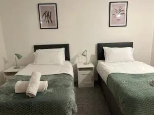 Spacious Comfortable 4 Bedroom House - Bierton