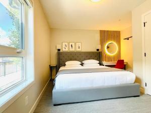 Joes Contemporary 2 King Bedrooms Vacation Home in Canmore