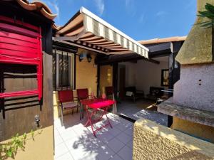Au village naturiste, Villa vue Marina