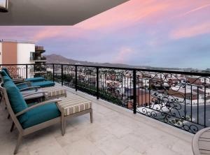 Exquisite 3BR Condo Ocean Views Access Resorts