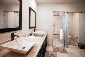 Stunning 3BR Condo with Ocean Views, Golf Course & Resort Amenities