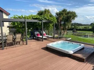 The DeerView Lodge - Llancarfan