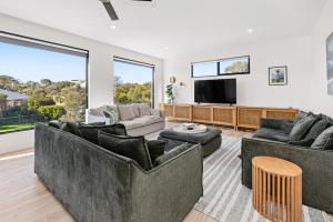 Ocean Beach Retreat - Contemporary Rye Accommodation