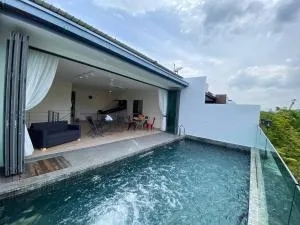 Puchong New Private Pool & Jacuzzi up to 30 Pax - Kampong Pulau Sebak