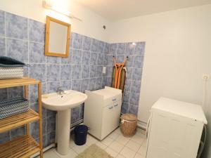 Maisons de vacances Gite Murat-Chastel-sur-Murat, 2 pieces, 4 personnes - FR-1-742-48 : photos des chambres