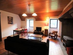 Maisons de vacances Gite Laveissiere, 3 pieces, 4 personnes - FR-1-742-31 : photos des chambres