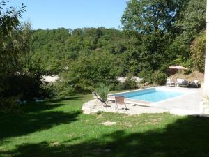 Maisons de vacances Gite Lacapelle-Viescamp, 5 pieces, 8 personnes - FR-1-742-53 : photos des chambres