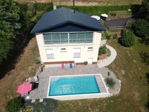 Maisons de vacances Gite Lacapelle-Viescamp, 5 pieces, 8 personnes - FR-1-742-53 : photos des chambres