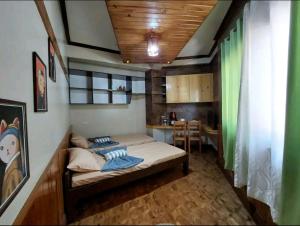 Simple Room in a Transient House