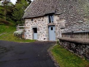 Maisons de vacances Gite Saint-Jacques-des-Blats, 3 pieces, 4 personnes - FR-1-742-360 : photos des chambres