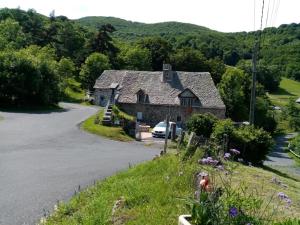 Maisons de vacances Gite Saint-Jacques-des-Blats, 3 pieces, 4 personnes - FR-1-742-360 : photos des chambres