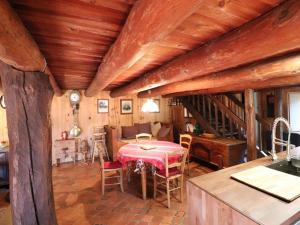 Maisons de vacances Gite Chaliers, 4 pieces, 6 personnes - FR-1-742-392 : photos des chambres