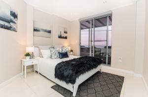 Lakeview luxury apartment