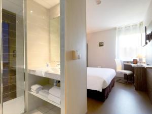 Hotels Kyriad Saint Chely d'Apcher - Aire de la Lozere : Chambre Double
