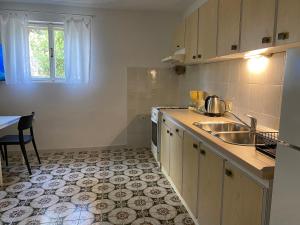 Maslinica, otok Šolta, whole house with teracce