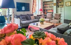 Appartements Stunning Apartment In Chantilly With 1 Bedrooms : photos des chambres