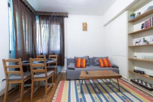Cozy Central Condo with Free Dedicated Parking