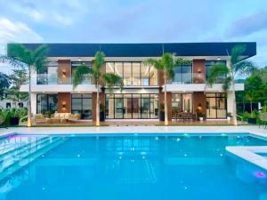 The Modern Lake House