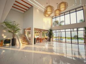 The Modern Lake House