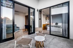 Mr. & Mrs. W Pererenan