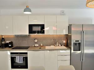 Appartement 3 pièces avec clim, piscine et terrasse - 500m plage, parking, Cavalaire sur Mer - FR-1-226B-77