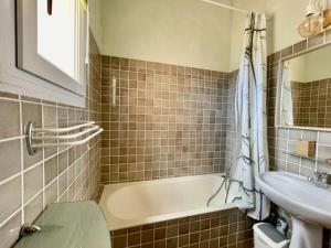 Villa à Cavalaire-sur-Mer avec piscine, sauna, parking et animaux acceptés - FR-1-226B-156