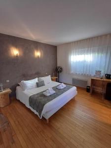 Hotels Le Clos du Bois Joli : Grande Chambre Double 