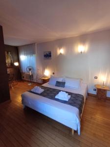 Hotels Le Clos du Bois Joli : Grande Chambre Double  - Non remboursable