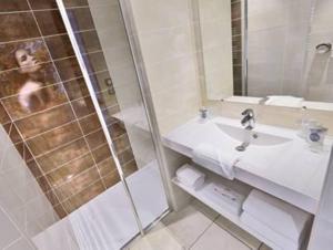 Hotels Kyriad Saint Chely d'Apcher - Aire de la Lozere : photos des chambres