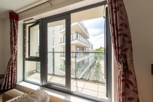 Spacious Apartment in Woking Town Centre