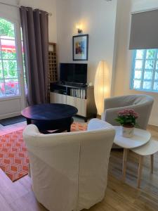 Studio indépendant, front de mer et plage à 200m