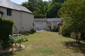 B&B / Chambres d'hotes Chambre Gargantua Le dolmen : photos des chambres