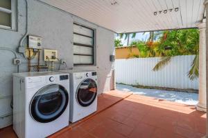 Miami Luxury Home! Next to Miami airport and beach