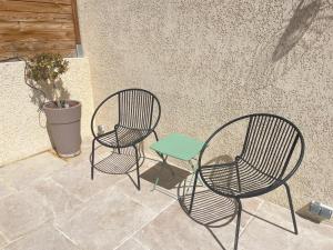 Studio terrasse avec une vue dégagée 3km Avignon