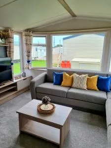 Modern Family Caravan with WiFi at Valley Farm, Clacton-on-Sea - Great Clacton