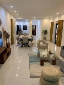 Villa moderne securisee 24H sur 7J