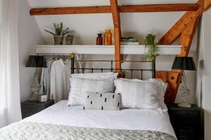 Deluxe Double Room with Shower room in Station Amstelveen