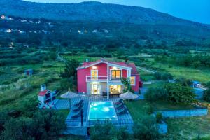 Villa with private pool, near Split