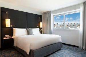 Stand'R Room with Garden View room in Renaissance Paris Arc de Triomphe Hotel