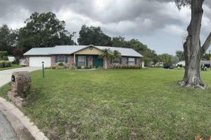 Lake Valricos Camelot Court with HEATED POOL & access to private lake