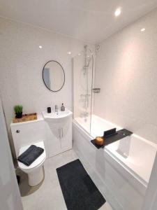 Beachwood House, Modern 2-Bed Home - Parking for 2 Vehicles