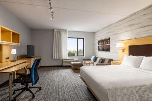 Queen Studio with Sofa Bed room in TownePlace Suites by Marriott Harrisburg West/Mechanicsburg