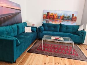 Nana-EG-80m2 sanierter Altbau-Parkplatz-kleiner Garten-WLAN-NETFLIX-2Zimmer-Küche-Dusche-Wanne-Waschmaschine