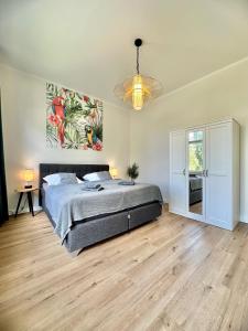 Exklusives City-Apartment im Herzen Oldenburgs mit Balkon und Parkplatz A36 - 4-star hotels in Oldenburg