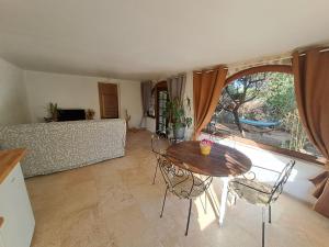 Appartements Bas de villa au chant des cigales : photos des chambres