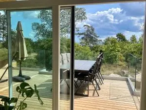 Nybygget hus i Svaneke tæt på klipper, skov og hav - Svaneke